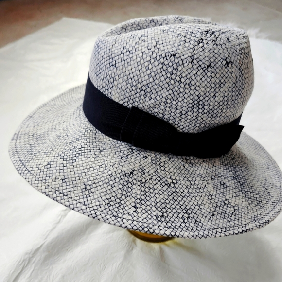 Helene Berman London Hat - Picture 2 of 8